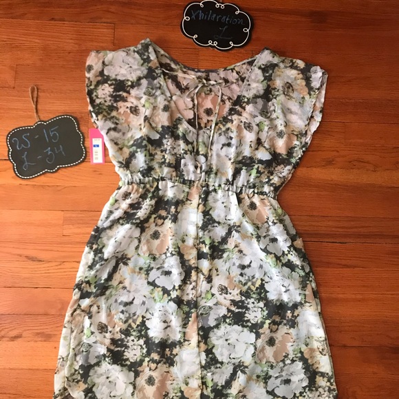 NWT Floral Dress with Double Pockets! - Picture 4 of 12